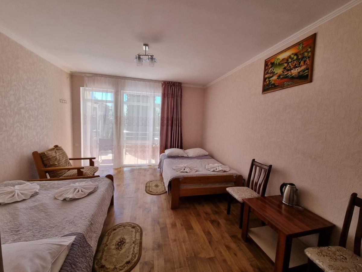 Guest House Moryachka Bosteri Exterior photo